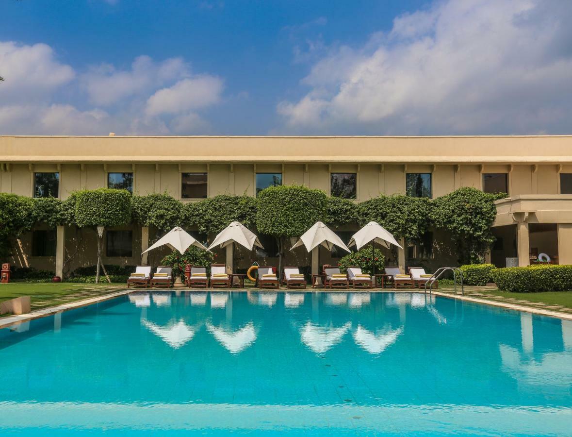 Trident Agra Hotel Agra  Exterior photo