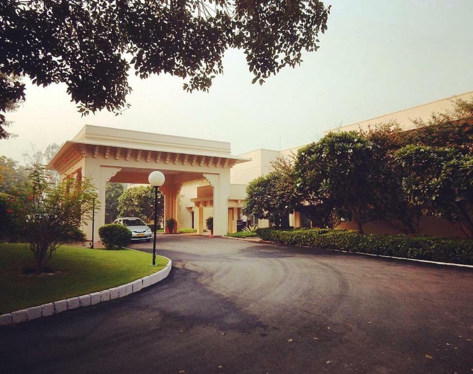 Trident Agra Hotel Agra  Exterior photo